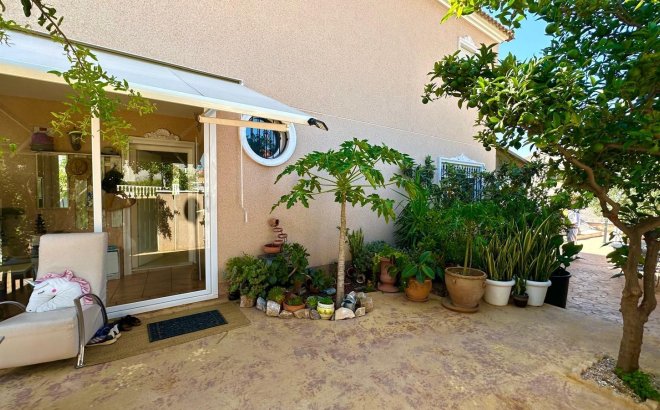 Resale - Villa -
Orihuela Costa - La Regia