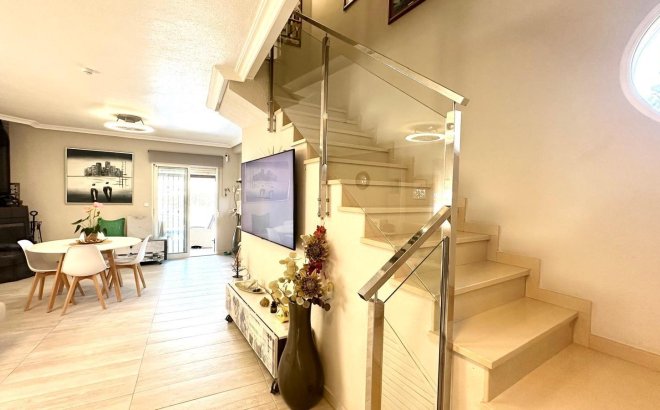 Resale - Villa -
Orihuela Costa - La Regia