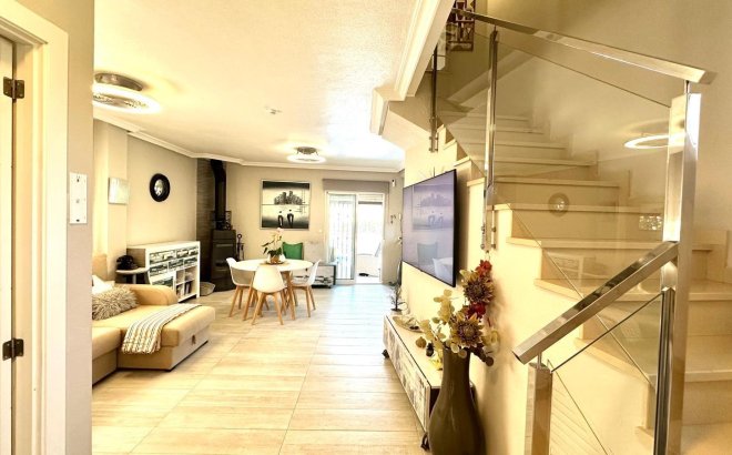 Resale - Villa -
Orihuela Costa - La Regia