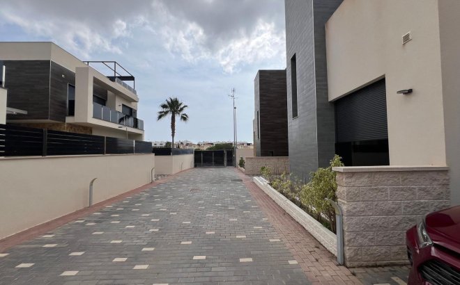 Revente - Villa -
Orihuela Costa - Lomas de Cabo Roig