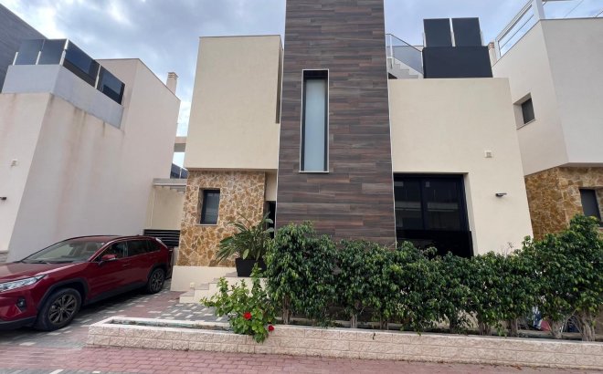 Revente - Villa -
Orihuela Costa - Lomas de Cabo Roig