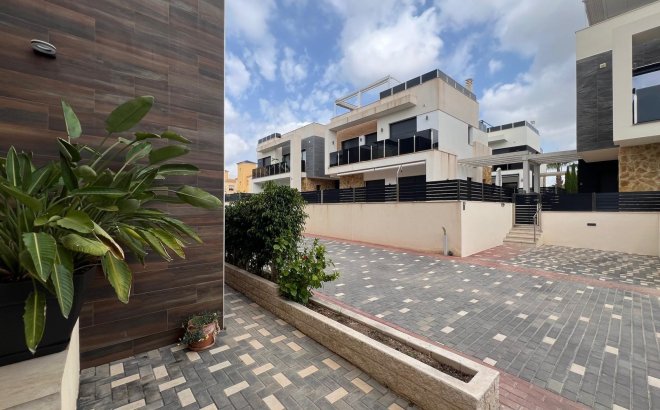 Revente - Villa -
Orihuela Costa - Lomas de Cabo Roig