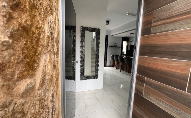 Revente - Villa -
Orihuela Costa - Lomas de Cabo Roig