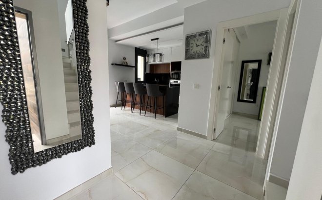 Revente - Villa -
Orihuela Costa - Lomas de Cabo Roig