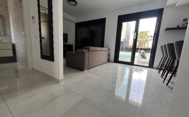 Revente - Villa -
Orihuela Costa - Lomas de Cabo Roig