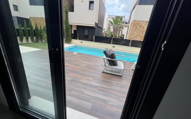 Revente - Villa -
Orihuela Costa - Lomas de Cabo Roig