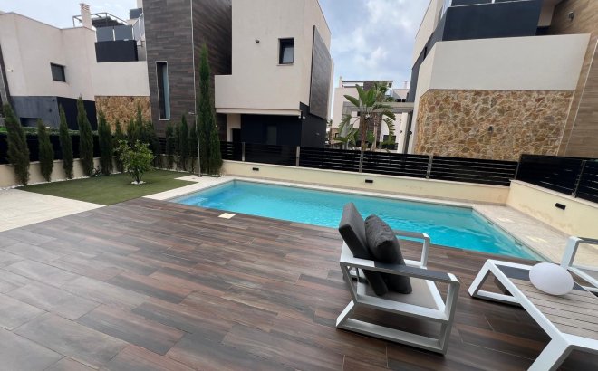 Revente - Villa -
Orihuela Costa - Lomas de Cabo Roig