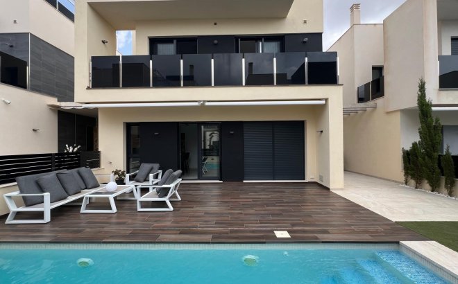 Revente - Villa -
Orihuela Costa - Lomas de Cabo Roig