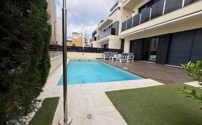 Revente - Villa -
Orihuela Costa - Lomas de Cabo Roig