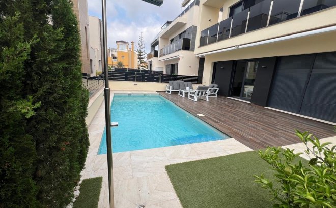 Revente - Villa -
Orihuela Costa - Lomas de Cabo Roig