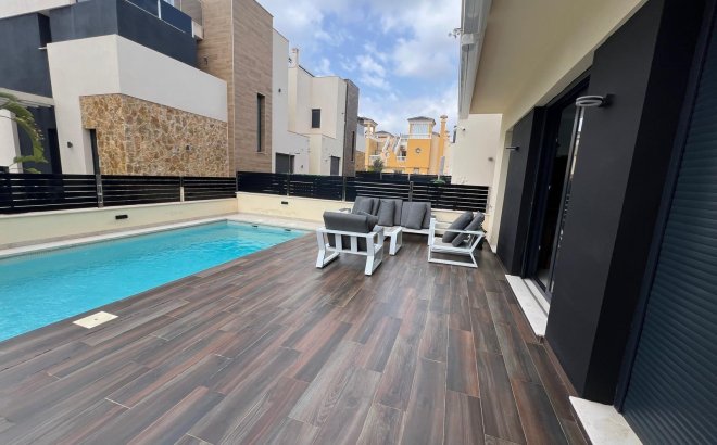 Revente - Villa -
Orihuela Costa - Lomas de Cabo Roig