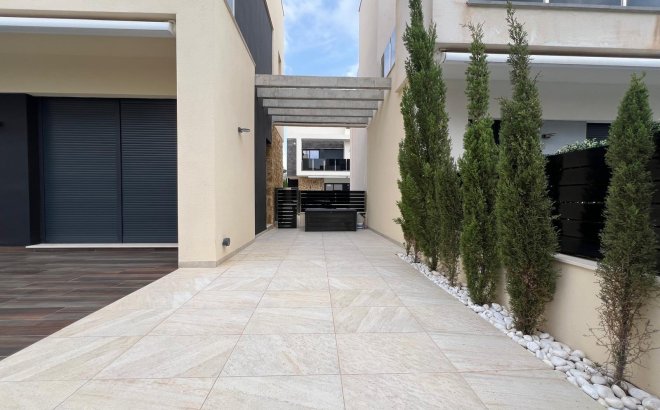 Revente - Villa -
Orihuela Costa - Lomas de Cabo Roig