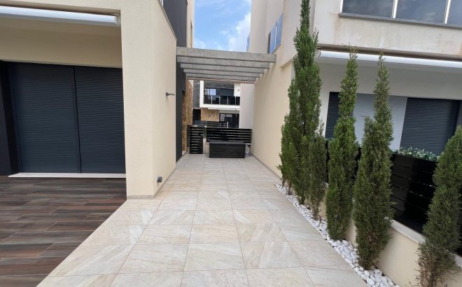 Revente - Villa -
Orihuela Costa - Lomas de Cabo Roig