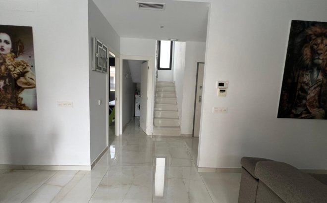 Revente - Villa -
Orihuela Costa - Lomas de Cabo Roig