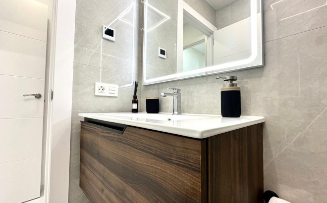 Resale - Apartment -
Torrevieja - Playa del Cura