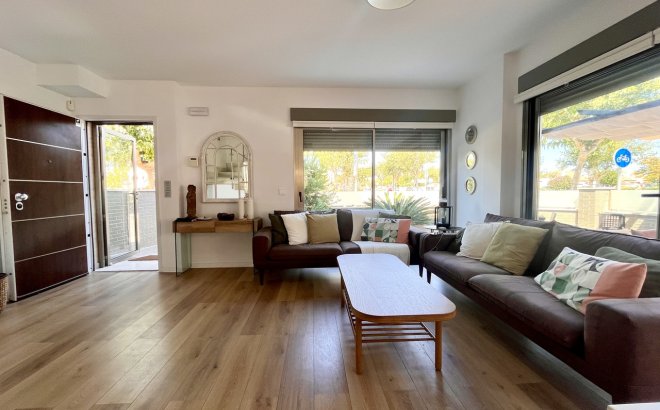 Resale - Villa -
Torre de la Horadada - Costa Blanca