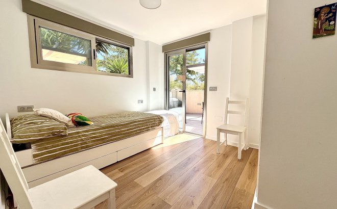 Resale - Villa -
Torre de la Horadada - Costa Blanca