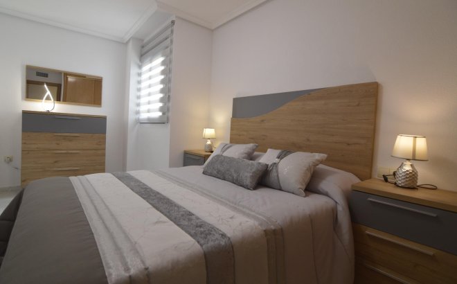 Herverkoop - Appartement -
Torrevieja - Playa del Cura