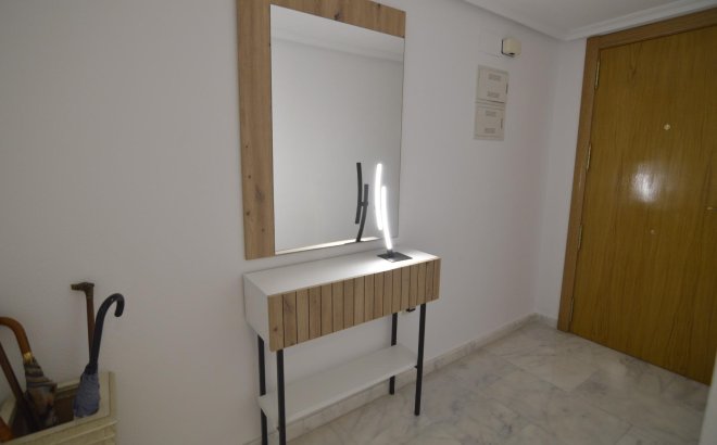 Herverkoop - Appartement -
Torrevieja - Playa del Cura