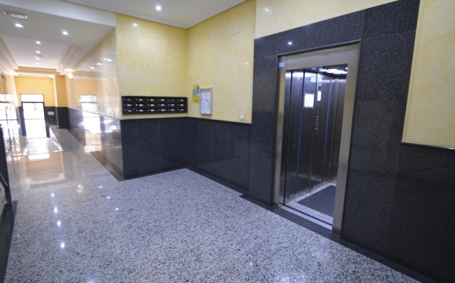 Herverkoop - Appartement -
Torrevieja - Playa del Cura