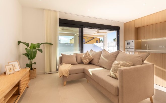 Resale - Semi Detached -
Torrevieja - Costa Blanca