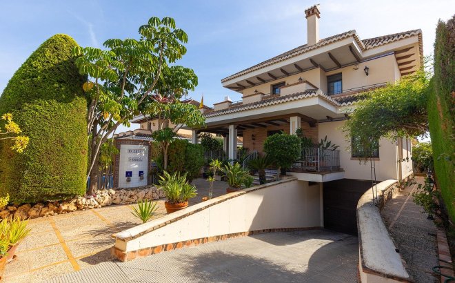 Resale - Villa -
Torrevieja - La Veleta