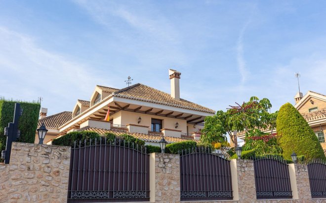 Resale - Villa -
Torrevieja - La Veleta