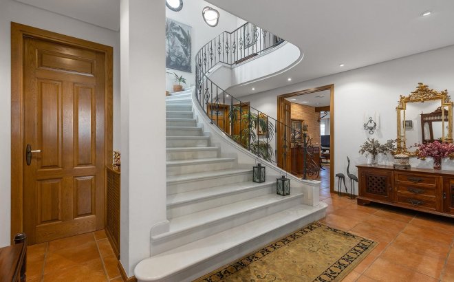 Resale - Villa -
Torrevieja - La Veleta