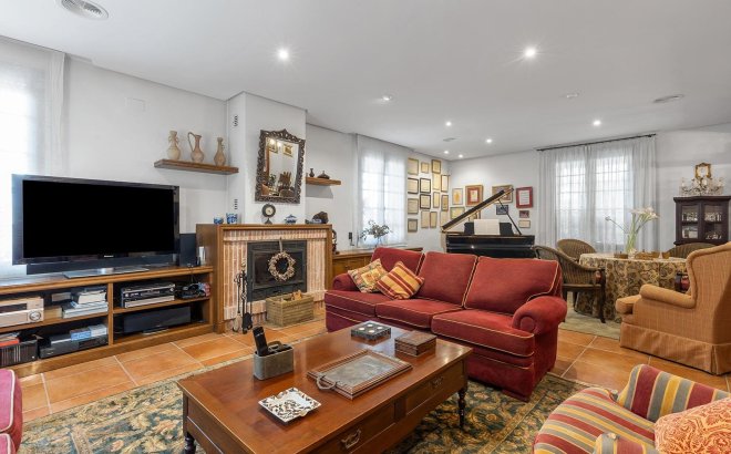 Resale - Villa -
Torrevieja - La Veleta