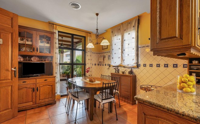 Resale - Villa -
Torrevieja - La Veleta