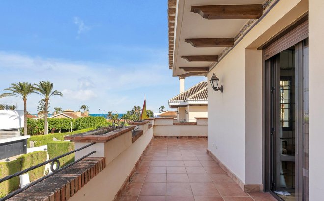 Resale - Villa -
Torrevieja - La Veleta