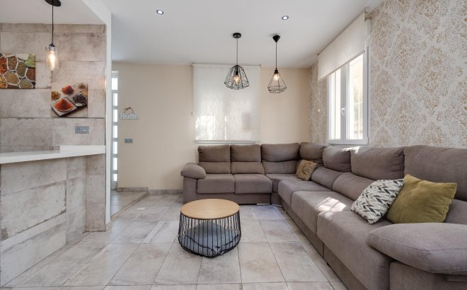 Resale - Town House -
Torrevieja - Centro