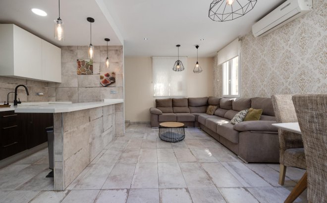 Resale - Town House -
Torrevieja - Centro