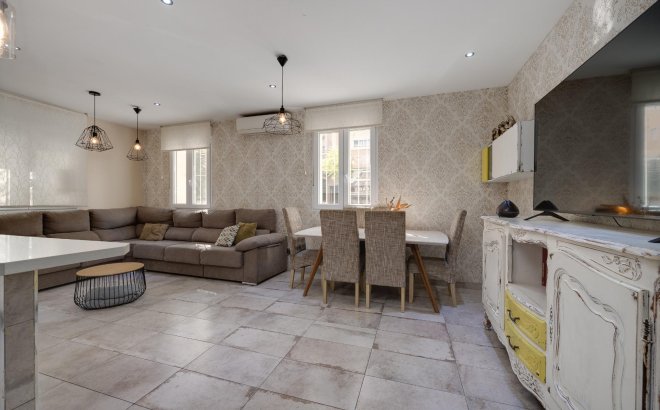 Resale - Town House -
Torrevieja - Centro