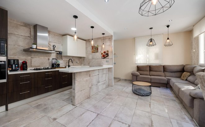 Resale - Town House -
Torrevieja - Centro