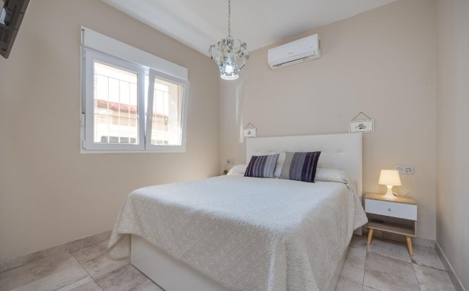 Resale - Town House -
Torrevieja - Centro