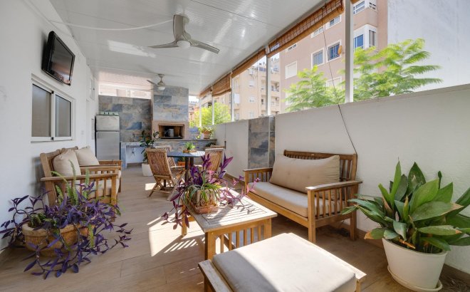 Resale - Town House -
Torrevieja - Centro