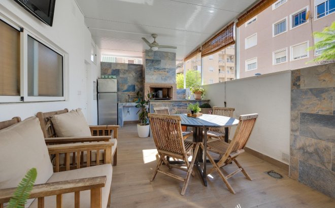 Resale - Town House -
Torrevieja - Centro