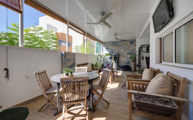 Resale - Town House -
Torrevieja - Centro