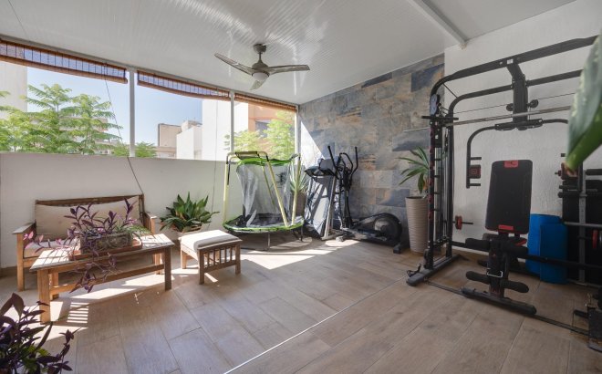 Resale - Town House -
Torrevieja - Centro