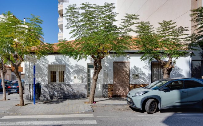 Resale - Town House -
Torrevieja - Centro