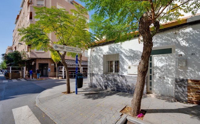 Resale - Town House -
Torrevieja - Centro
