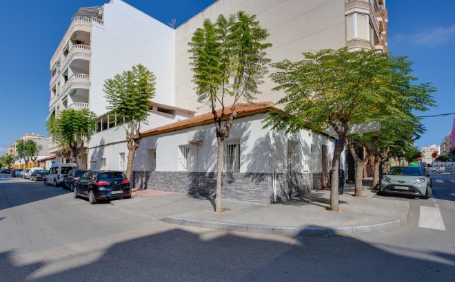 Resale - Town House -
Torrevieja - Centro