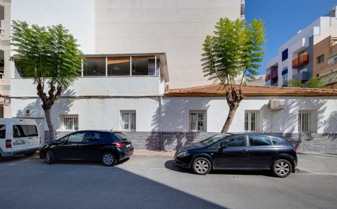 Resale - Town House -
Torrevieja - Centro