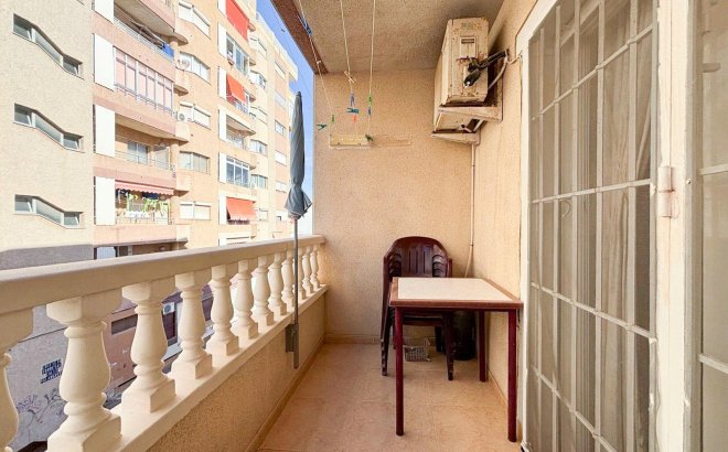 Resale - Apartment -
Torrevieja - Centro