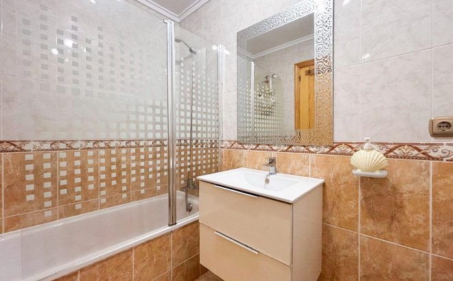 Resale - Apartment -
Torrevieja - Centro