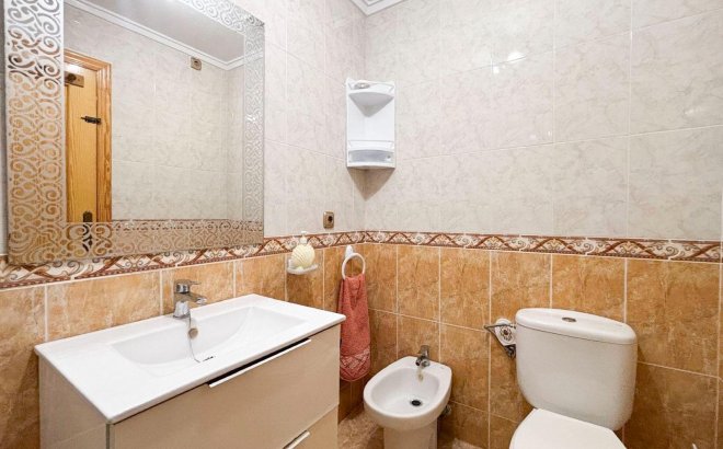 Resale - Apartment -
Torrevieja - Centro