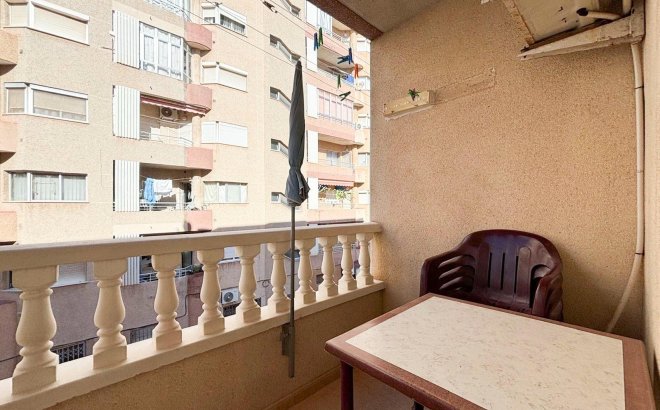 Resale - Apartment -
Torrevieja - Centro
