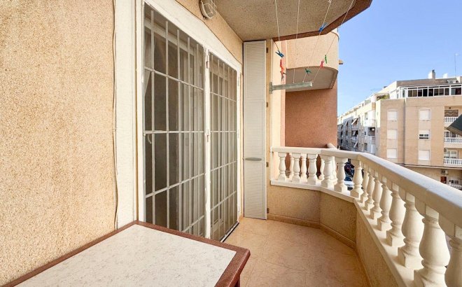 Resale - Apartment -
Torrevieja - Centro