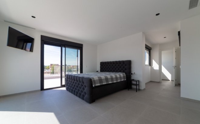 Resale - Villa -
Los Montesinos - Costa Blanca